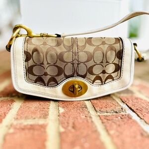 Coach turnlock legacy